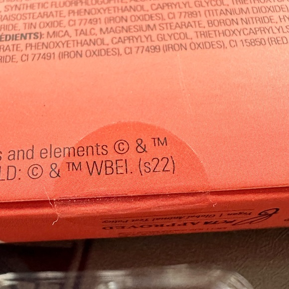 I love revolution Looney tunes cat shadow palette SEALED NEVER OPENED - Picture 4 of 5